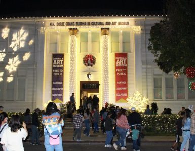 The Christmas light decorations of the H.H. Dorje Chang Buddha III Cultural and Art Museum building attracted a large number of local residents. (Photo by David McCarty)