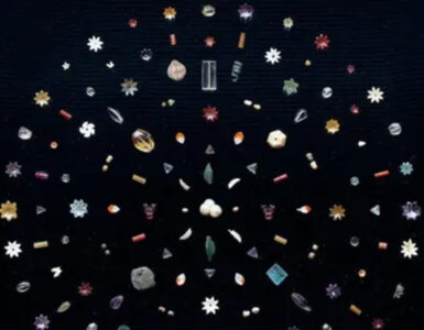 Photo of The jewels comprise nearly 1,800 pearls, rubies, sapphires, and patterned gold sheets, courtesy of Sotheby's.