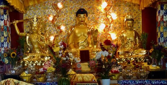 Holy Vajrasana Temple, Buddha Hall with "Imparting the Absolute Truth through the Heart Sutra" in front of the Buddha.