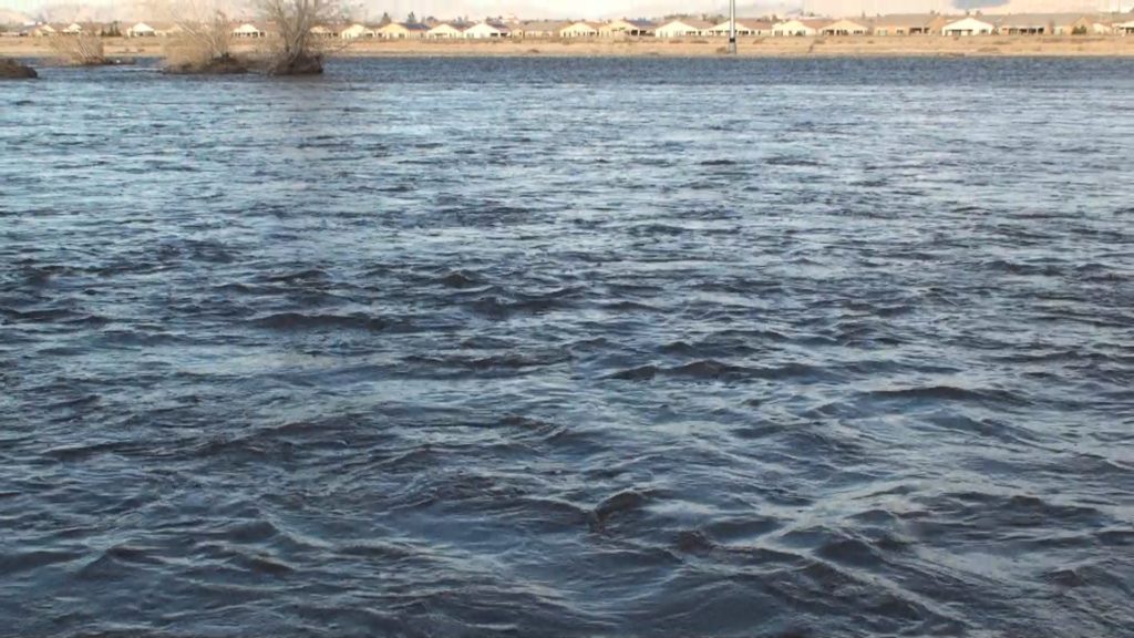 The water surface that is as wide as the Yangtze River, taken from the shore of the Holy Heavenly Lake.