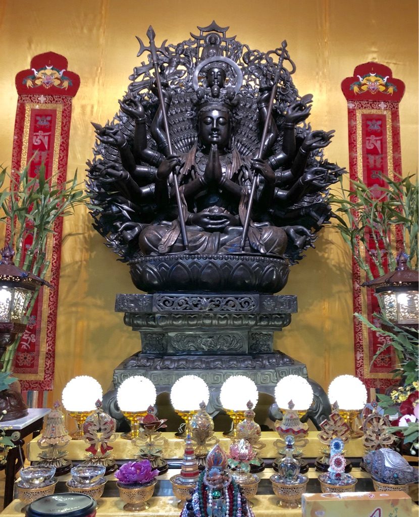 1,000-Arm Kuan Yin Bodhisattva statue at Hua Zang Si